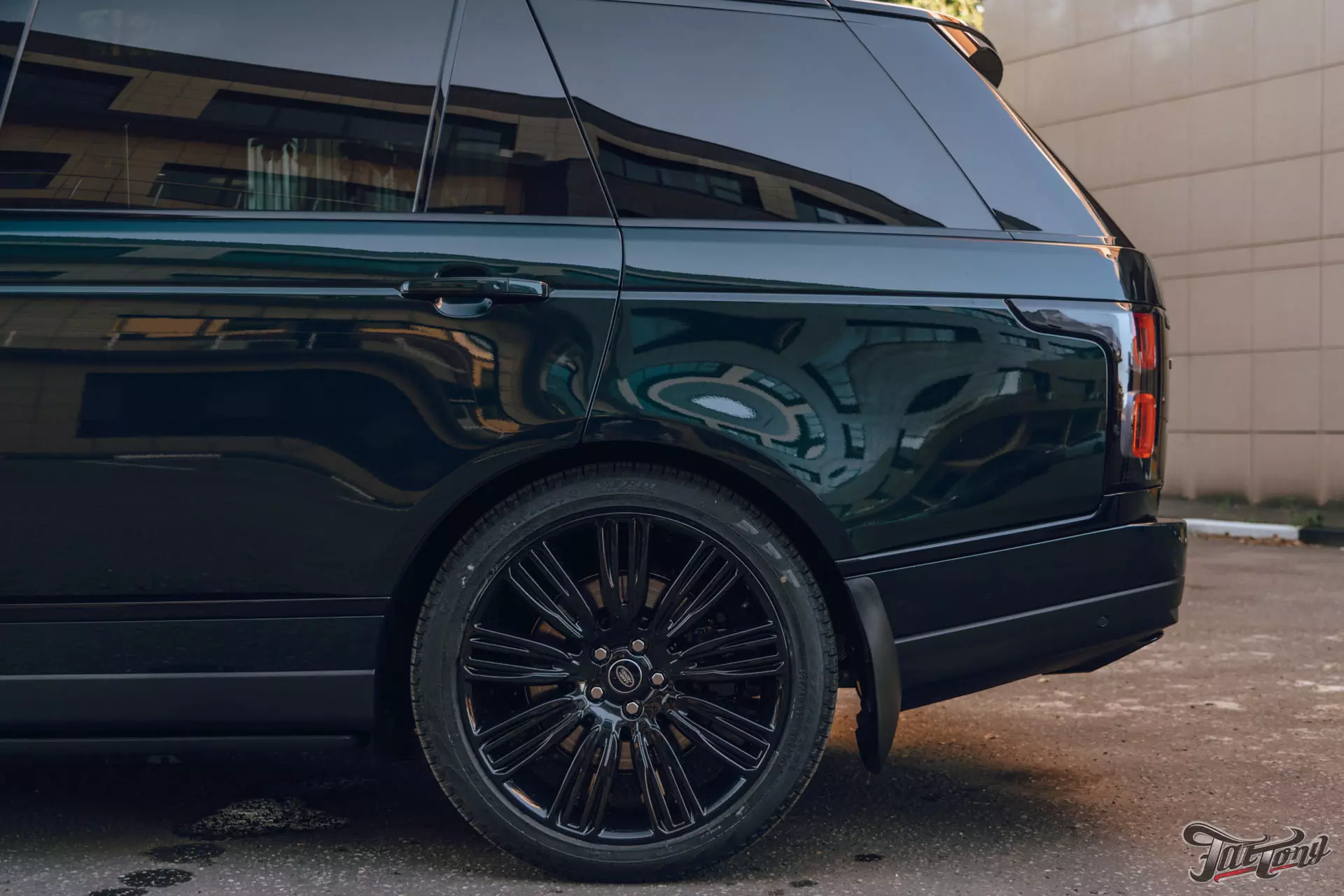 Land Rover Range Rover Autobiography. Оклейка в глянцевый полиуретан